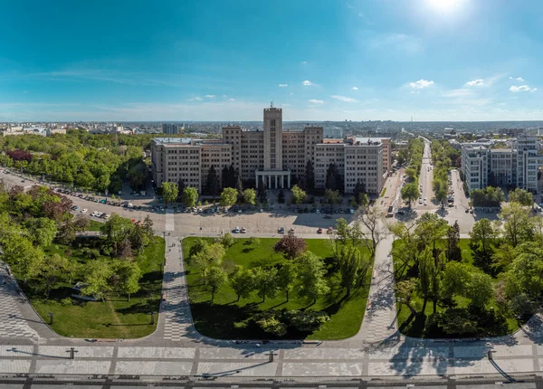 Jarní Letecký Výhled Karazinskou Národní Univerzitní Budovu Náměstím Svobody Ulicemi — Stock fotografie