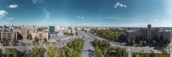 Szeroki Panoramiczny Widok Karazin Budynków Narodowego Uniwersytetu Placu Wolności Wiosną — Zdjęcie stockowe