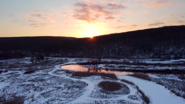 Flygfoto Levande Solnedgång Flod Kurva Med Naturskön Reflektion Vintern Zmijevskij — Stockvideo