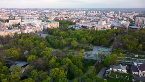 Légi Modern Városi Park Szökőkutakkal Kaszkád Zöld Tavasszal Shevchenko City — Stock videók