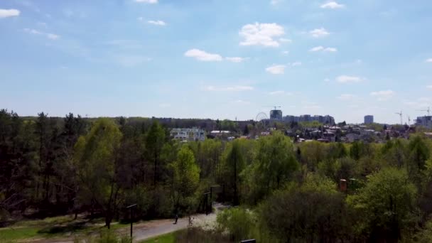 Flyg Framåt Syn Grön Kharkiv Stad Och Populära Rekreationspark Botanisk — Stockvideo