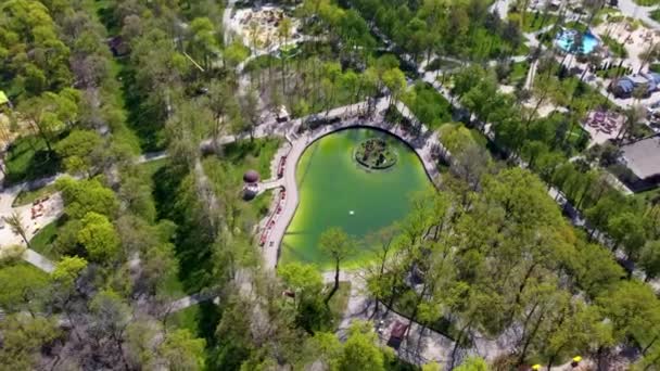 Látnivalók Dekoratív Rekreációs Terület Tavaszi Növényzet Légállásból Lefelé Néző Kharkiv — Stock videók