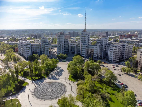 Luftaufnahme Des Derzhprom Gebäudes Mit Kreisbrunnen Und Park Frühling Auf — Stockfoto