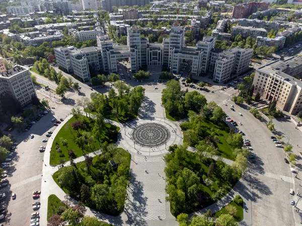 Widok Lotu Ptaka Budynek Derzhprom Placu Wolności Fontanną Zielonym Parkiem — Zdjęcie stockowe