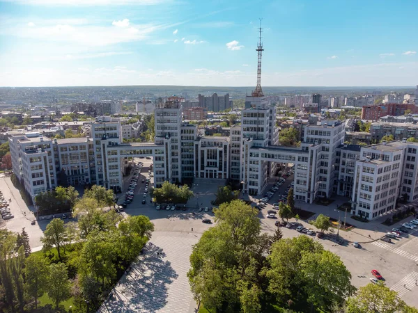 Luftaufnahme Des Derzhprom Gebäudes Mit Blauem Himmel Und Grünem Park — Stockfoto