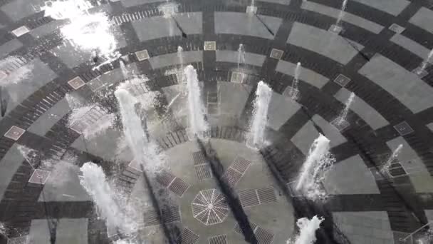 Fontaines Gouttes Eau Regarder Près Sur Place Liberté Maidan Svobody — Video