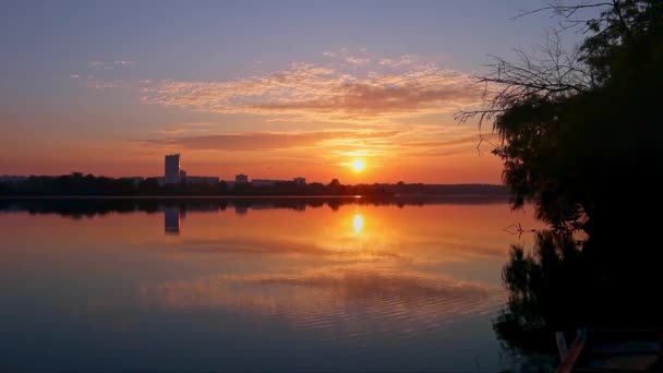 Scenic Sunrise Sun Shining Lake Cloudy Sky Reflecting Calm Water — Stock Video