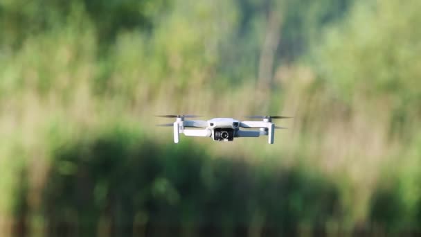 Kharkiv Ουκρανία Ιουλίου 2021 Dji Mini Drone Που Φέρουν Πράσινο — Αρχείο Βίντεο
