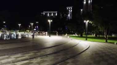 Ukrayna 'nın Kharkiv kentindeki Özgürlük Meydanı' ndaki modern halka üzerindeki hava taraması görüntüleri.