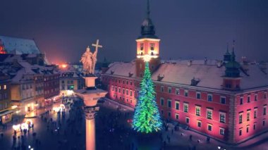 Polonya, Varşova sokaklarında Noel süsleri