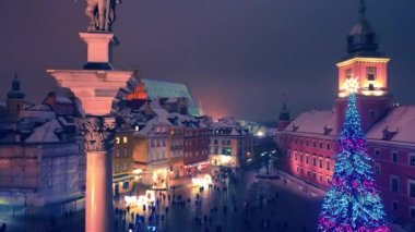 Polonya, Varşova sokaklarında Noel süsleri