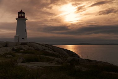 Gün batımında Peggys Koyu deniz feneri, Nova Scotia, Kanada. Yüksek kalite fotoğraf