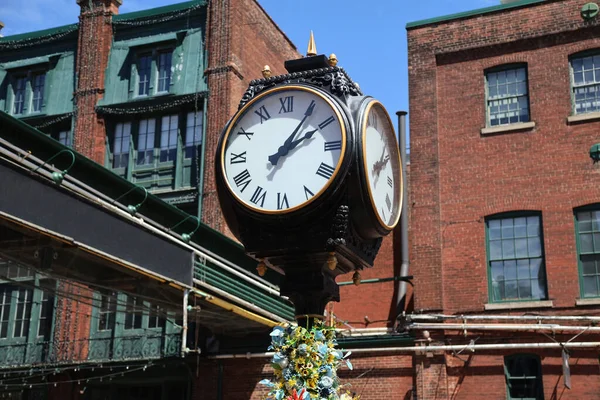 Relógio Historic Distillery District Toronto Canadá Foto Alta Qualidade — Fotografia de Stock