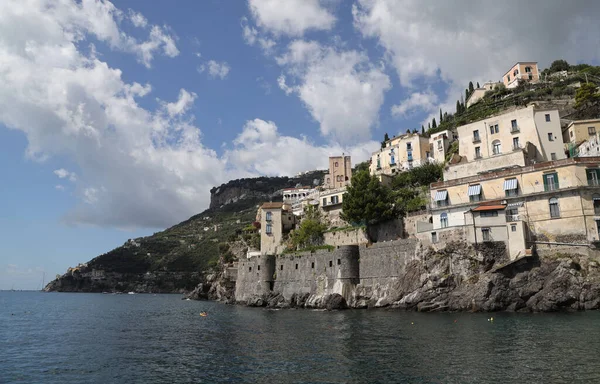 イタリアのアマルフィ海岸にあるみのりの小さな町 高品質の写真 — ストック写真