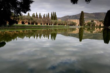 Tivoli, Roma 'daki Villa Adriana' nın Pecile 'ı. Yüksek kalite fotoğraf