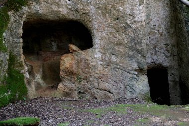 İtalya 'nın Populonia şehrinde Etrüsk mezarlığı. Yüksek kalite fotoğraf