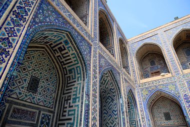 Özbekistan, Semerkant 'taki UlugBek Madrasah' ın iç avlusunda. Yüksek kalite fotoğraf
