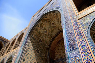 Özbekistan, Semerkant 'taki UlugBek Madrasah' ın iç avlusunda. Yüksek kalite fotoğraf