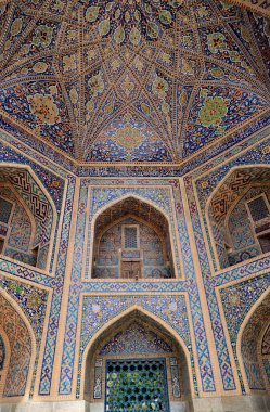 Tilya Kori Madrasah 'ın Semerkant, Özbekistan' daki girişi. Yüksek kalite fotoğraf