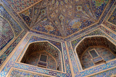 Tilya Kori Madrasah 'ın Semerkant, Özbekistan' daki girişi. Yüksek kalite fotoğraf
