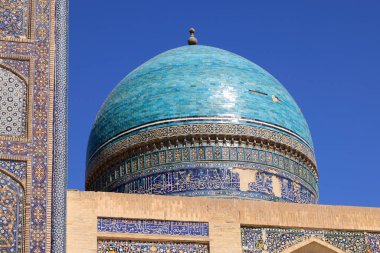 Poi Kalyan kompleksi, Mir-i Arap Madrasah, Buhara, Özbekistan görüşü. Yüksek kalite fotoğraf