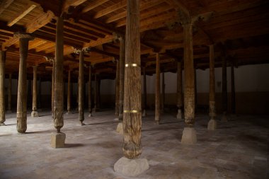 Özbekistan 'ın Khiva kentindeki Juma Camii' nin içi. Yüksek kalite fotoğraf