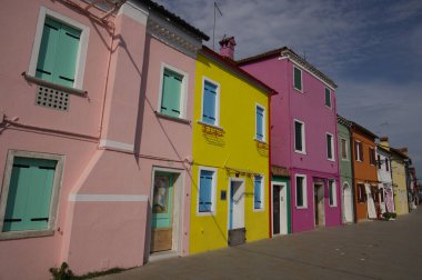İtalya 'nın Burano adasının karakteristik evleri. Yüksek kalite fotoğraf