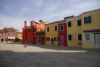 İtalya 'nın Burano adasının karakteristik evleri. Yüksek kalite fotoğraf