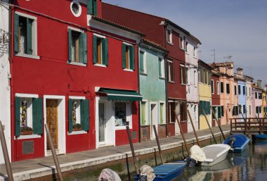 İtalya 'nın Burano adasının karakteristik evleri. Yüksek kalite fotoğraf