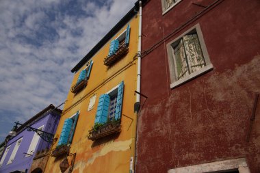 İtalya 'nın Burano adasının karakteristik evleri. Yüksek kalite fotoğraf