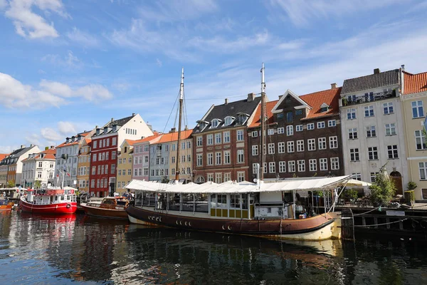 Nyhavn Csatorna Jellegzetes Színes Házaival Koppenhágában Dániában Kiváló Minőségű Fénykép — Stock Fotó