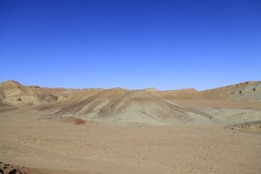Moğolistan 'ın Bayankhongor ilindeki Altai Gobi Dağları bölgesinde manzara. Yüksek kalite fotoğraf