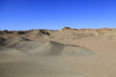 Moğolistan 'ın Bayankhongor ilindeki Altai Gobi Dağları bölgesinde manzara. Yüksek kalite fotoğraf