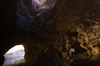 Tarih öncesi insanların yaşadığı Beyaz Mağara, Moğolistan. Yüksek kalite fotoğraf