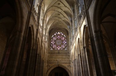 Prag 'daki St. Vitus Katedrali' nin iç manzarası. Yüksek kalite fotoğraf