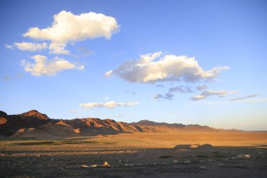 Moğolistan 'da Bayanlig yakınlarında gün batımı. Yüksek kalite fotoğraf