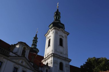 Prag 'daki Strahov Manastırı' nın Çan Kulesi manzarası. Yüksek kalite fotoğraf