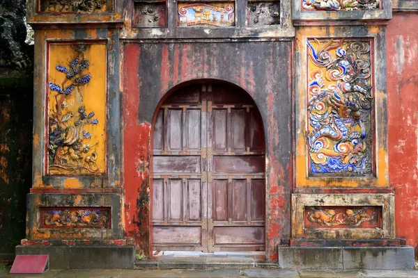 Hue İmparatorluk Kaleleri 'nin kapısı. Yüksek kalite fotoğraf