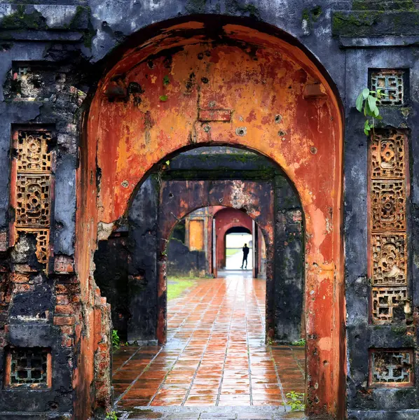 Hue İmparatorluk Kaleleri 'nin kapısı. Yüksek kalite fotoğraf