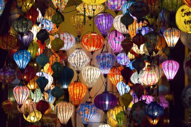 Vietnam 'ın Hoi An şehrinin fenerleri. Yüksek kalite fotoğraf