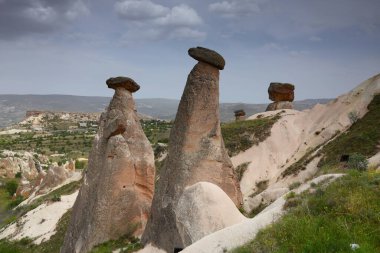Türkiye 'nin Kapadokya kentindeki Urgup' un karakteristik kaya oluşumları. Yüksek kalite fotoğraf