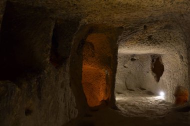 Türkiye 'nin Kapadokya kentindeki Kaymakli yeraltı kentinin iç manzarası. Yüksek kalite fotoğraf