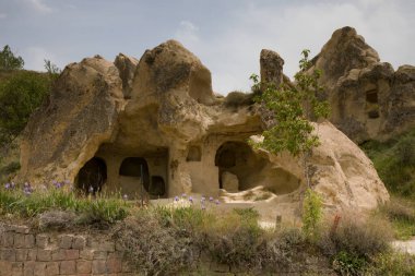 Türkiye 'nin Kapadokya kentindeki Goreme Açık Hava Müzesi' nde taş yontulmuş evler. Yüksek kalite fotoğraf
