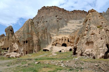 Türkiye 'deki kayaların üzerine dini binaları oyulmuş olan Selime Katedrali. Yüksek kalite fotoğraf
