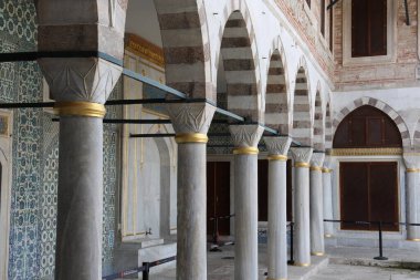Türkiye 'nin İstanbul kentindeki Topkapı Sarayı' nda Colonnade. Yüksek kalite fotoğraf