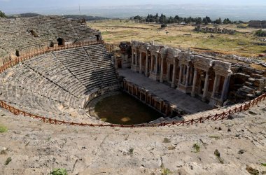Türkiye 'nin Hierapolis kentinin güzel ve iyi korunmuş tiyatrosu. Yüksek kalite fotoğraf