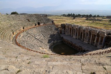Türkiye 'nin Hierapolis kentinin güzel ve iyi korunmuş tiyatrosu. Yüksek kalite fotoğraf