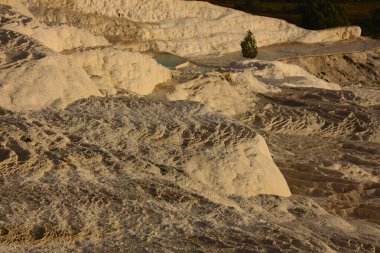 Gün batımında Pamukkale Travertine Terasları, Türkiye. Yüksek kalite fotoğraf