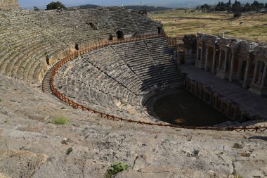 Türkiye 'nin Hierapolis kentinin güzel ve iyi korunmuş tiyatrosu. Yüksek kalite fotoğraf