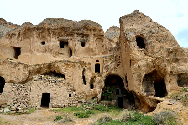 Собор Селиме, высеченные в скале религиозные здания, Турция. Высокое качество фото